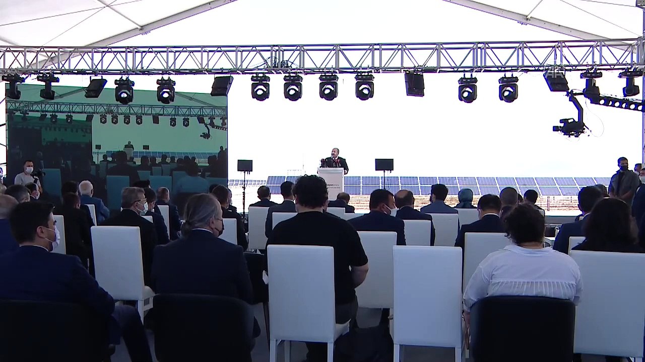 KONYA - Varank: 'Karapınar Güneş Enerjisi Santrali dünyada parmakla gösterilen santrallerden biri olacak'