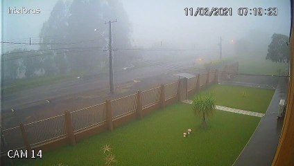 Câmera flagra acidente entre veículos na BR-376; assista