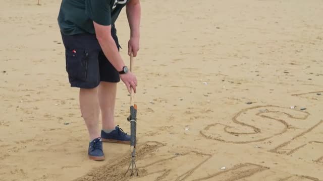 Civilizadas y creativas protestas contra el G7