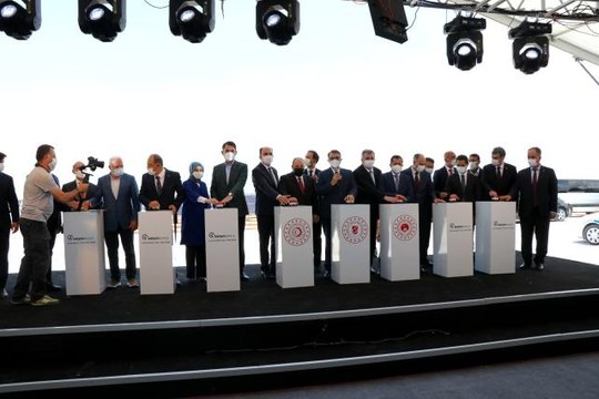 Son dakika haberleri... Dev güneş santralinin SCADA binasının temeli bakanların katılımıyla atıldı