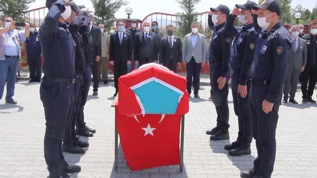 Son dakika! İtfaiye aracının tarlaya devrilmesi sonucu hayatını kaybeden itfaiye erinin cenazesi defnedildi