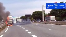 Un camion en flammes sur l'autoroute A8 à la sortie de Nice
