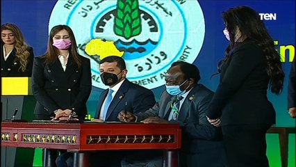 لحظة توقيع مذكرتين تفاهم في مجال تعزيز العلاقات الاستثمارية بين هيئة للاستثمار ونظرائها في أفريقيا