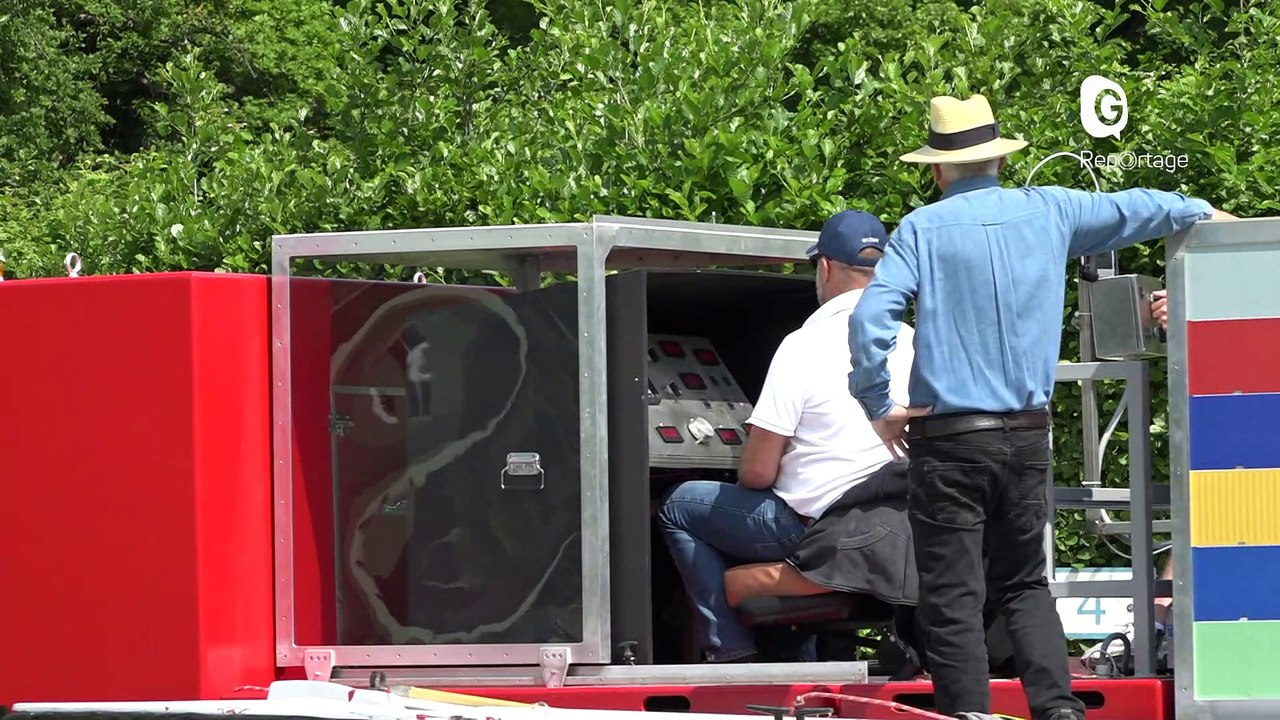 Reportage - Les pilotes maritimes du monde entier s'exercent à Port-Revel sur des modèles réduits de bateaux