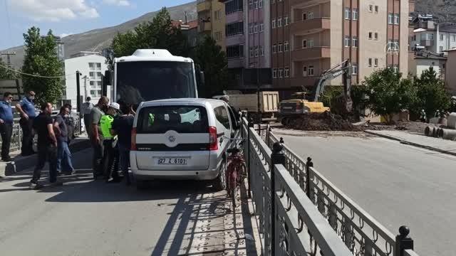 KAHRAMANMARAŞ - Trafik kazası: 3 yaralı