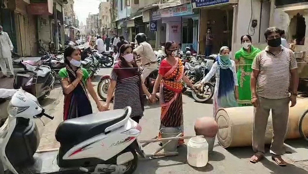 अलवर में पानी की समस्या हो रही विकराल, महिलाओं ने मुख्य बाजार में लगाया जाम
