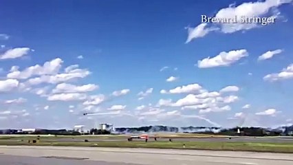 Uçak binlerce kişinin gözleri önünde yere çakıldı