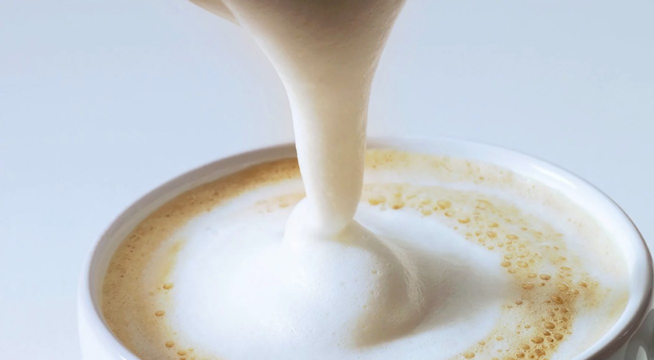 How to Froth Milk With or Without a Frother