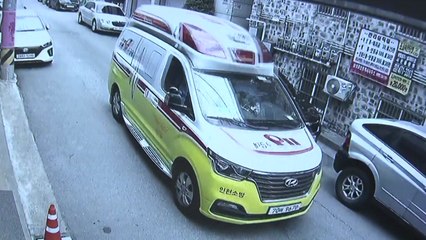 5살 남아 뇌출혈로 의식 불명...학대 혐의 20대 부부 체포 / YTN