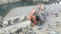 파키스탄에서 버스 협곡 추락...20명 사망·50명 부상 / YTN