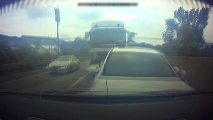 이천 중부고속도로서 6중 추돌사고...5명 부상 / YTN