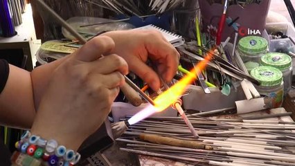 Yaşadığı zorlukları cam sanatı ile aştı