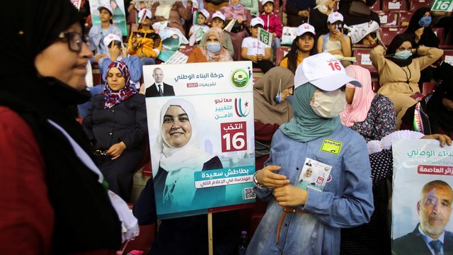 قانون الانتخابات الجزائري الجديد يسمح للنساء بالترشح مناصفة مع الرجل