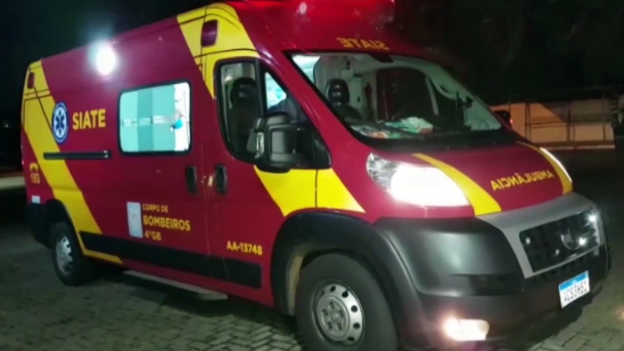 Idosa cai de escada, fere a cabeça e é socorrida pelo Siate no Bairro Guarujá