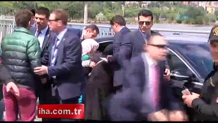 Erdoğan'ın konvoyunun önüne atladı