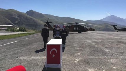 Son dakika! Pençe Yıldırım Harekatı'nda şehit olan asker için Hakkari'de tören düzenlendi