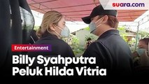 Billy Syahputra Peluk Hilda Vitria yang Berduka atas Wafatnya sang Ayah