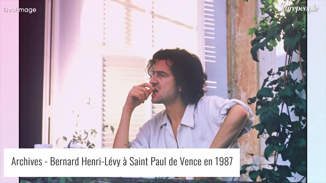 Bernard Henri-Lévy : Pourquoi est-il toujours en chemise à la guerre ? Il s'explique !