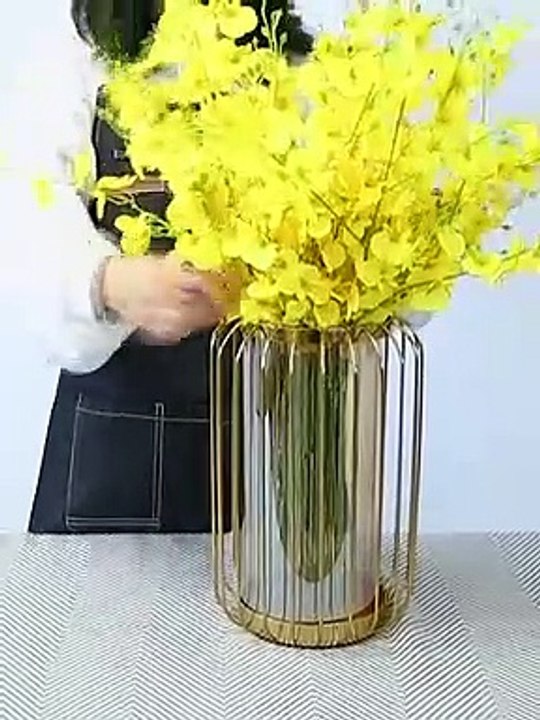 decor trang trí phòng khách lọ hoa thanh lịch