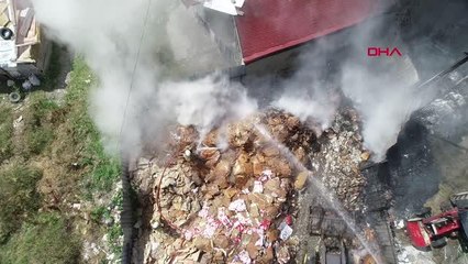 SULTANGAZİ'DE GERİ DÖNÜŞÜM DEPOSUNDA YANGIN