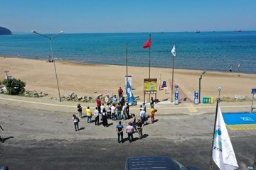 İNKUMU PLAJI'NDA 3 BÖLGEYE MAVİ BAYRAK