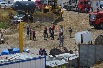 AVCILAR'DAKİ İSKİ ŞANTİYESİNİ SU BASTI: 1 İŞÇİ SON ANDA KURTARILDI