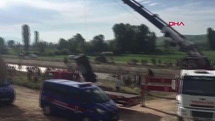 SULAMA KANALINA DÜŞEN OTOMOBİLİN SÜRÜCÜSÜ KURTARILAMADI