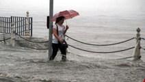 Son Dakika: İstanbul'da şiddetli yağmur bir anda bastırdı! Meteoroloji'den sarı kodlu sel ve dolu uyarısı geldi