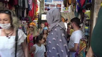 Mardin'e özgü şal bağlaması turistlerin ilgi odağı oldu