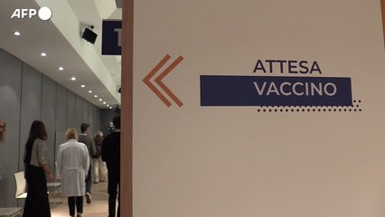 Il "mix" di vaccini anti-Covid per i richiami divide i virologi