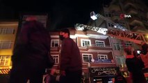 Çatı katında çıkan yangın yanındaki binalara sıçradı, mahalleli sokağa döküldü