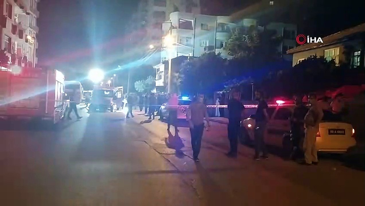 Silahlı kavgaya karışan şahıs gasp ettiği kamyonetle polis aracına böyle çarptı: 2’si polis 5 yaralı