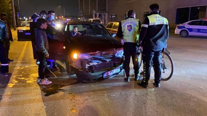 Bursa'da iki otomobil çarpıştı: 3 yaralı