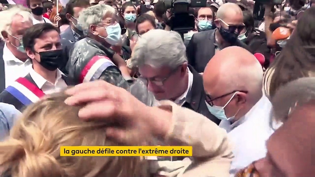 "Marche des libertés" : Jean-Luc Mélenchon enfariné avant le départ du défilé parisien, deux personnes interpellées