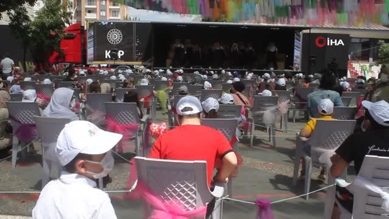 Vanlı çocukların tiyatro sevinci