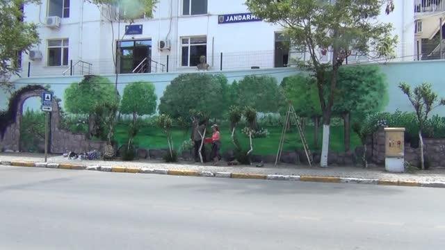BALIKESİR - Ayvalık'ta Sardunya Festivali öncesi ressamlar çizdikleri resimlerle ilçenin duvarlarını güzelleştiriyor