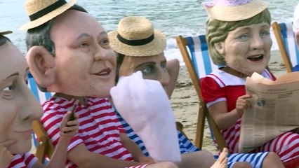 G7, la protesta gli ambientalisti di Extinction Rebellion contro l'economia fossile