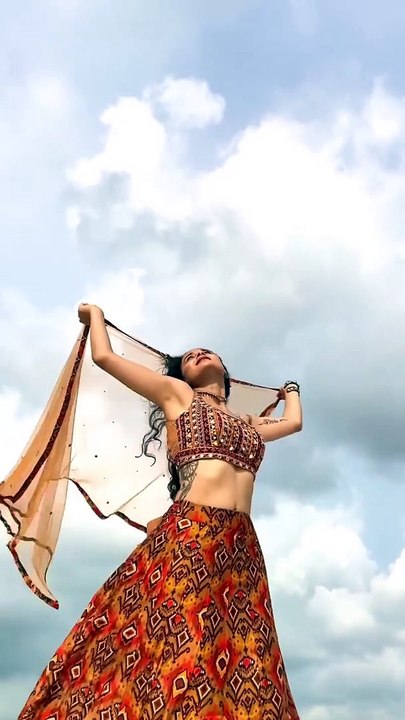 Beautiful girl simi Talsania Dance Romantic Video