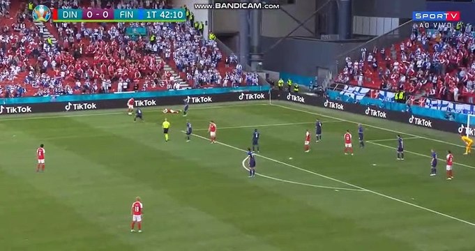 Momento exacto en que Eriksen se desploma en pleno partido