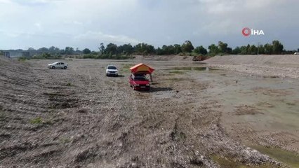 Karavana gücü yetmeyince binek otomobilini karavana çevirdi