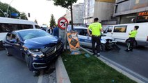Sultangazi'de polis aracı ile otomobil çarpıştı: 1'i polis 2 yaralı