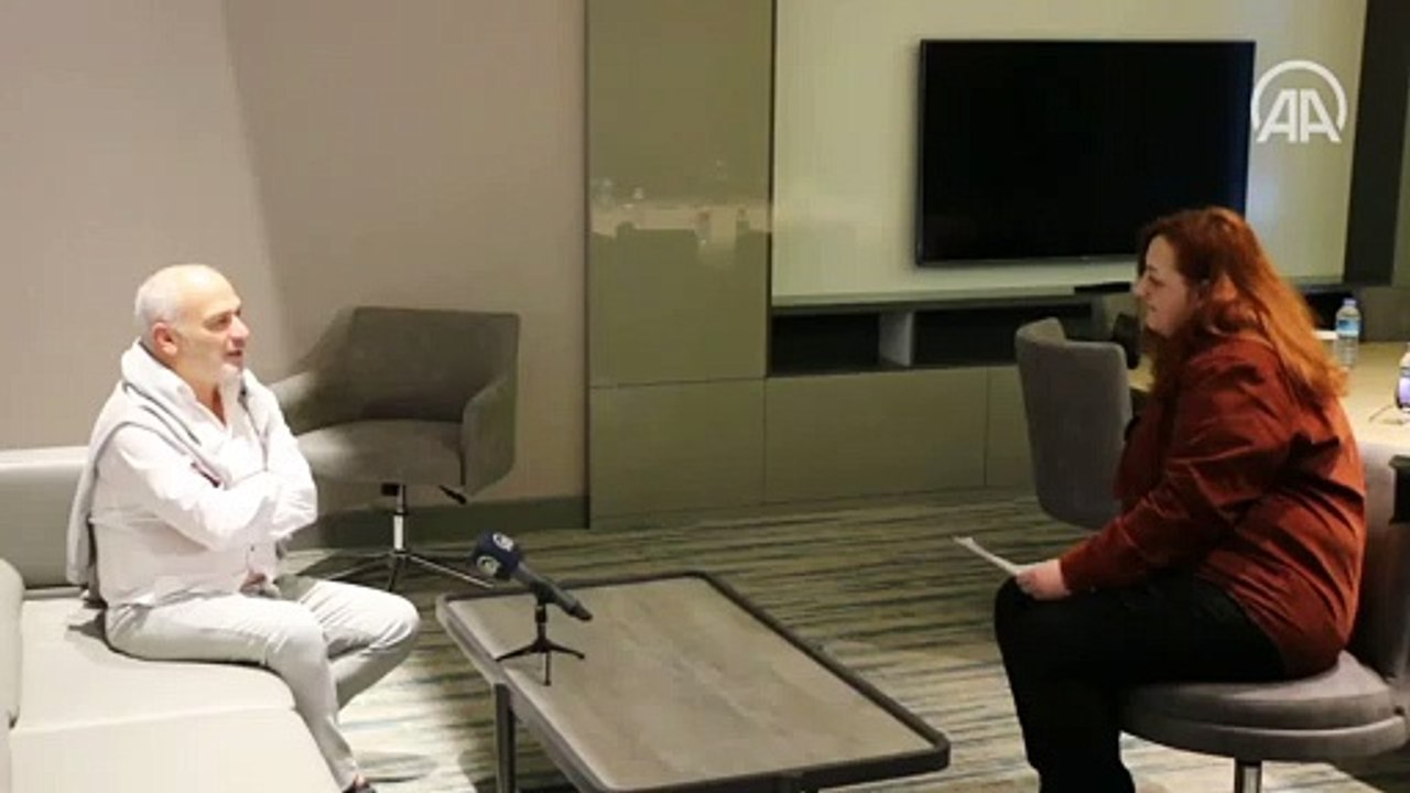 Oyuncu Erdal Cindoruk- Envai çeşit rolü denemek, oynamak, başarmak gibi bir derdimiz var