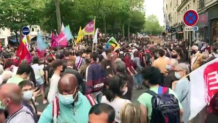 Επίθεση με αλεύρι στον Μελανσόν