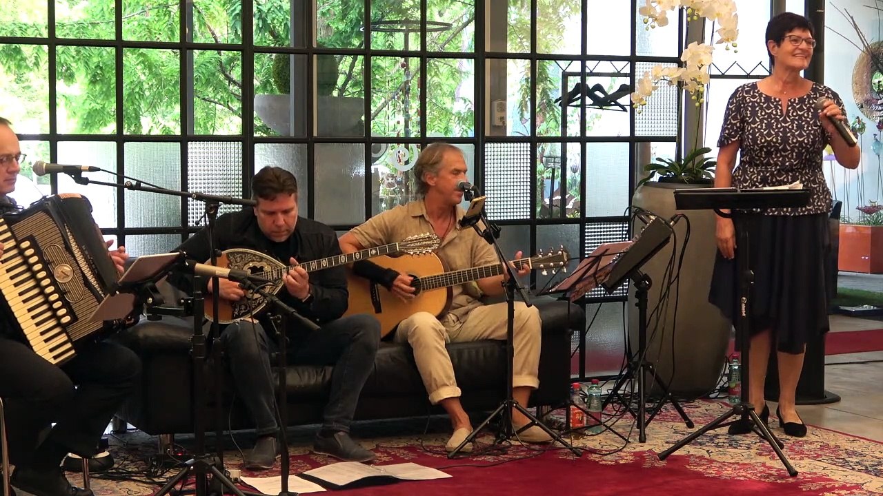 (das) GLÄSERNER BURG THEATER Auftackveranstaltung mit den Sirtaki Schrammeln