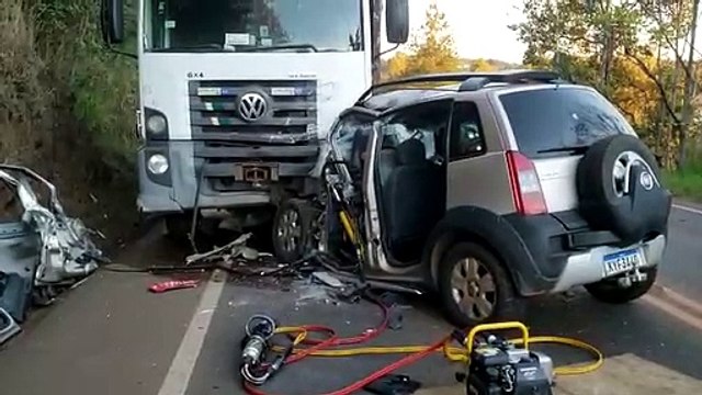 Motorista de carro morre em grave colisão frontal com caminhão na rodovia PR-180