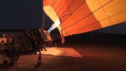 Jandarmanın 182'nci kuruluş yıl dönümü kutlama afişleri Kapadokya semalarında süzüldü