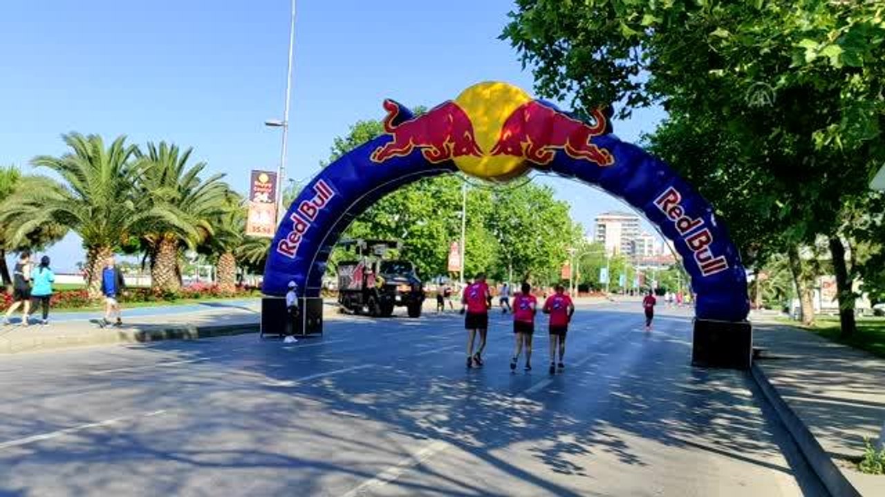 Kadıköy'de "Amazfit Cadde 10K Koşusu" düzenlend...
