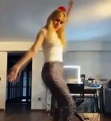 Aleyna Tilki, ''Kuliste evcilik oynuyoruz'' diyerek dans videosunu paylaştı