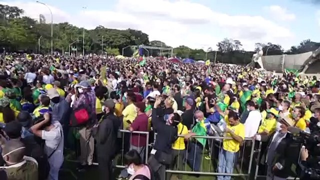 Brasile: migliaia di motociclisti senza mascherina al raduno organizzato da Bolsonaro