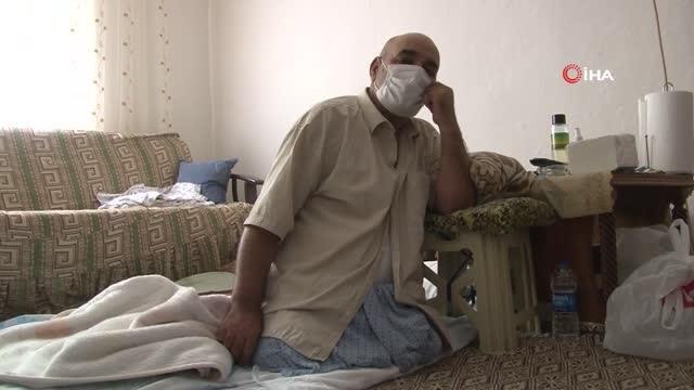 Yıllarca dizleri üzerinde süründüren genetik hastalık iki bacağından etti